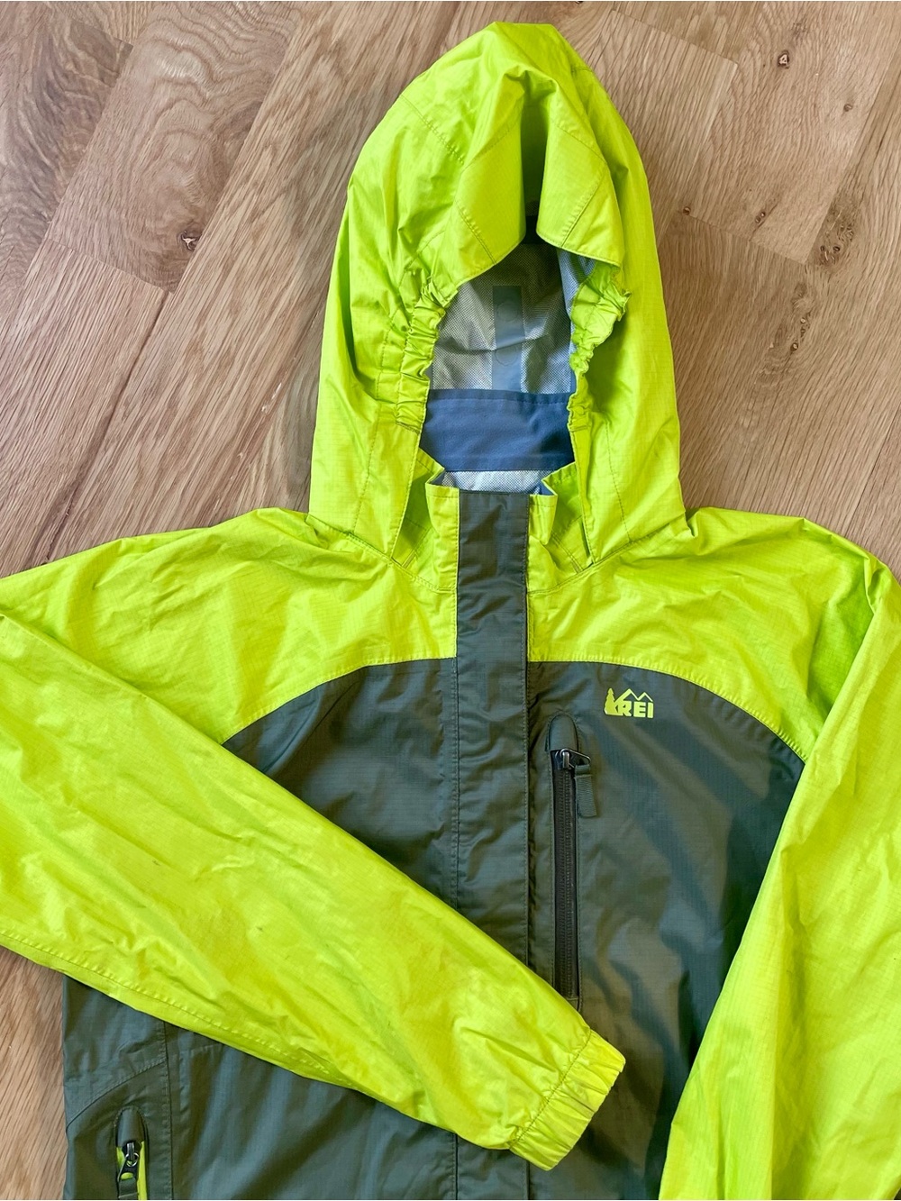 REI Co-op Boys Rainier Waterproof Rain Jacket Lime Green / Olive Size L (14-16)
